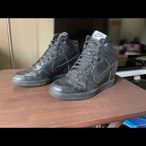 Nike wedges l, black snake skin print. Only worn twice.